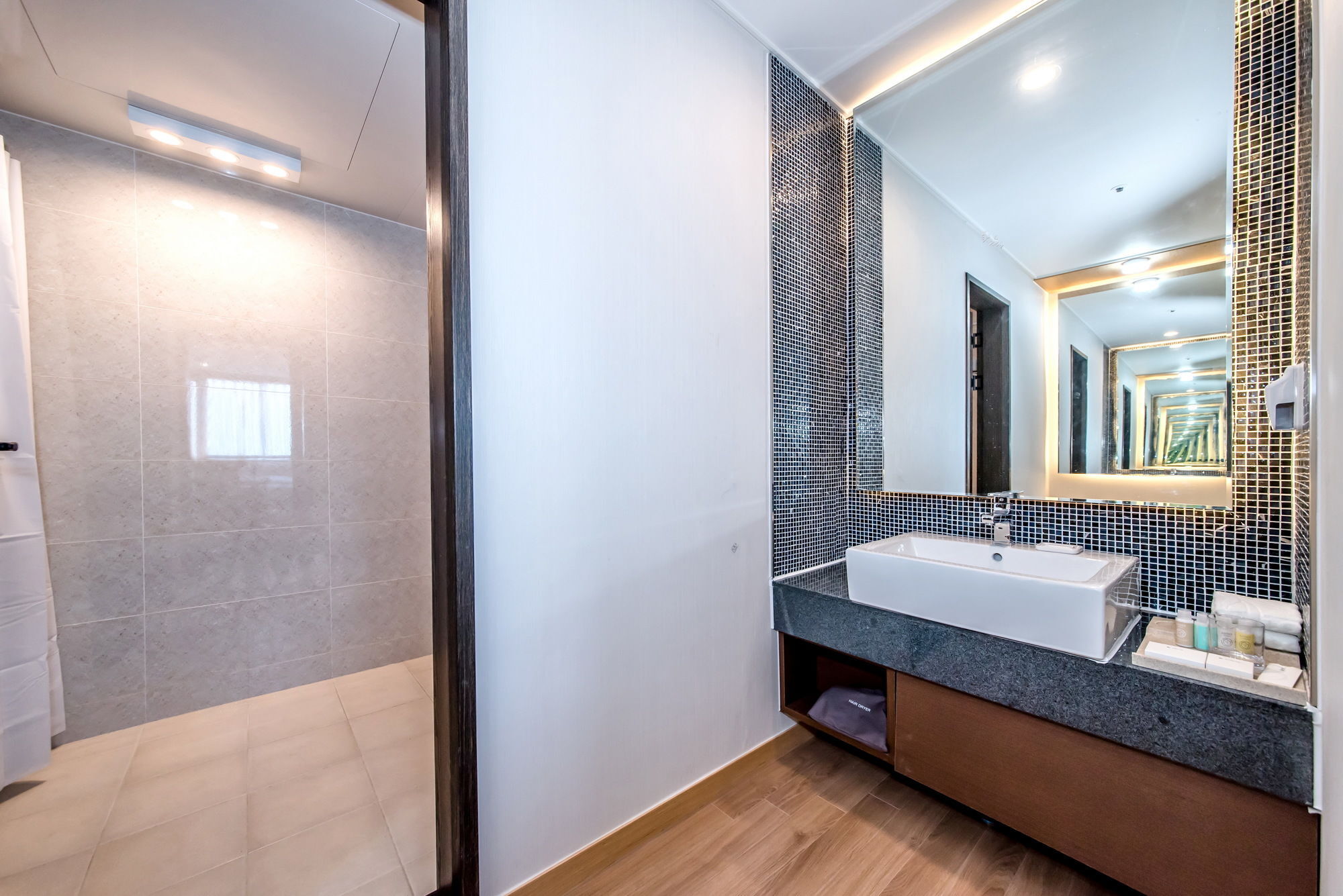 Hotel Shalom ג'גו מראה חיצוני תמונה